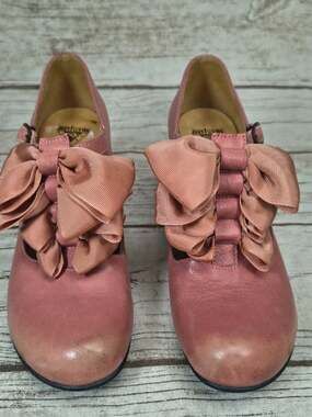 John Fluevog Baroque Caravaggio Pink Double T Strap Heels with Bows Women Size 6